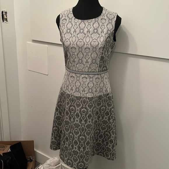 Badgley Mischka Dresses & Skirts - Beautiful Badgley Mischka dress size 6 in perfect condition flowy dress